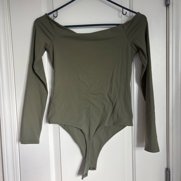 Nuuds Women’s Off The Shoulder Olive Green Long Sleeve Bodysuit- Size S - Picture 5 of 6